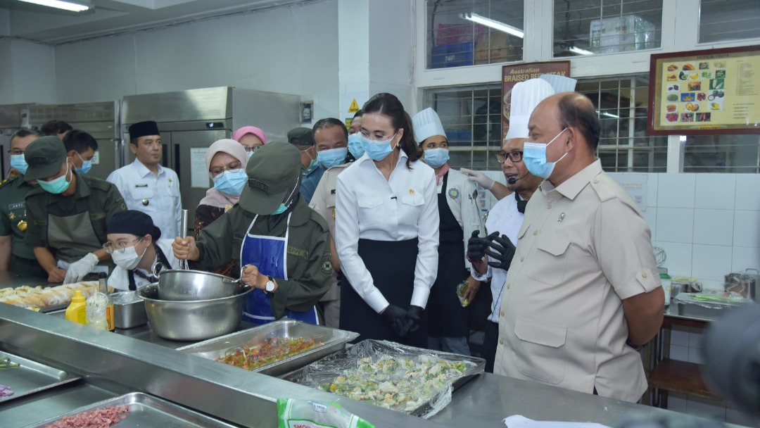 BGN Tapanuli Selatan dan Menpar Tinjau Praktik Siswa SPPI Batch-3 di Dapur NHI