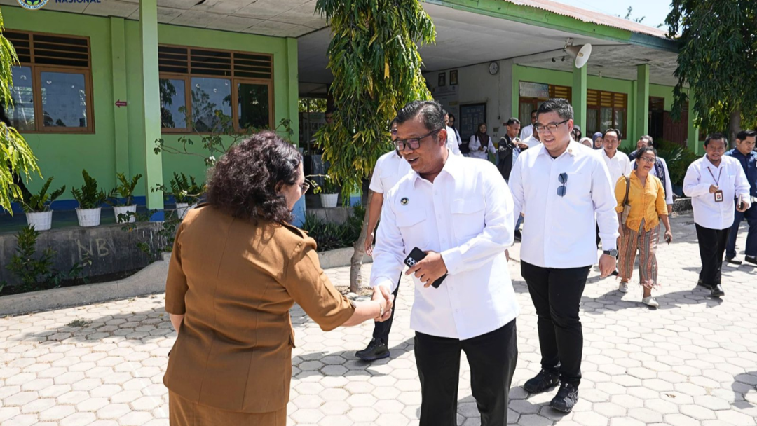 BGN Tapanuli Selatan Bersama BPOM dan PCO RI Tinjau Pelaksanaan MBG di Kupang